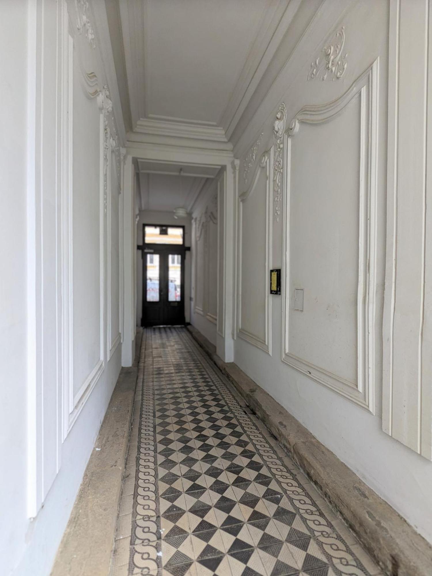 Renovated - 10 Min To Center Apartment Wien