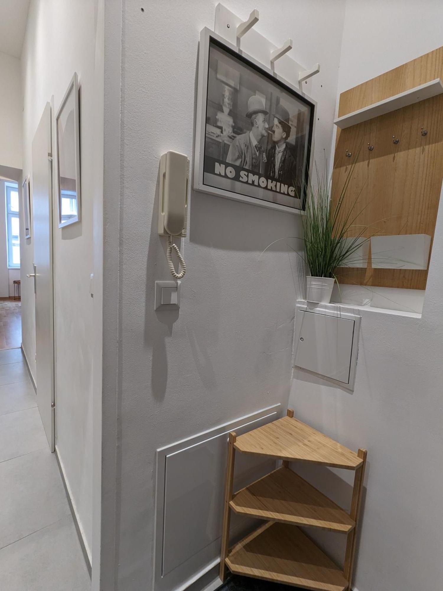 Renovated - 10 Min To Center Apartment Wien